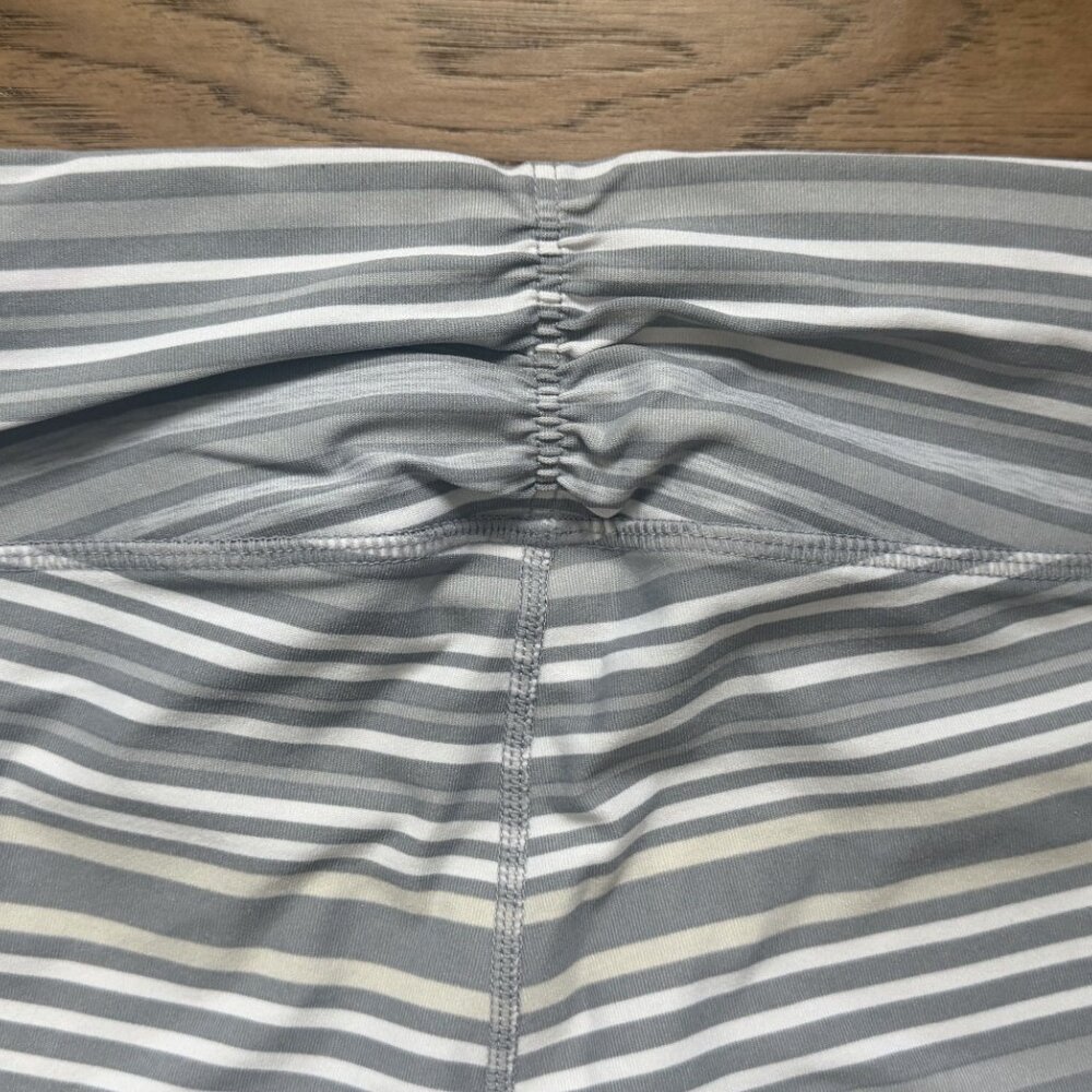 Calvin Klein Gray Striped Capri Leggings, Size Small - Picture 6 of 6